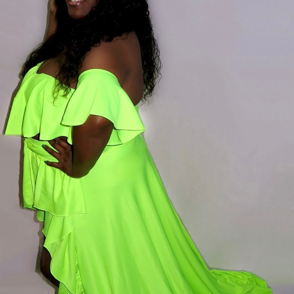 Lime green 2 piece skirt set - Picture 2 of 3